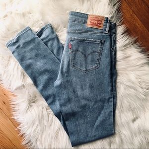 distressed levi’s skinny jeans